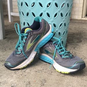 Brooks Running Shoes 🏃🏼‍♀️ Need Good Home!